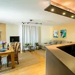 Este Apart 5 - Top Center