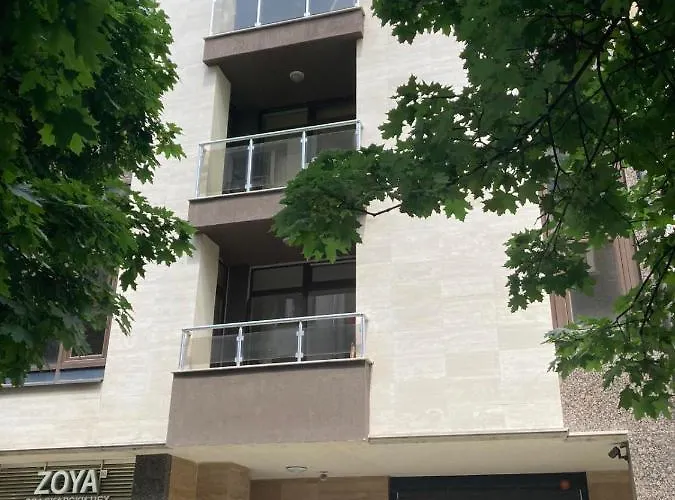Este Apart 5 - Top Center