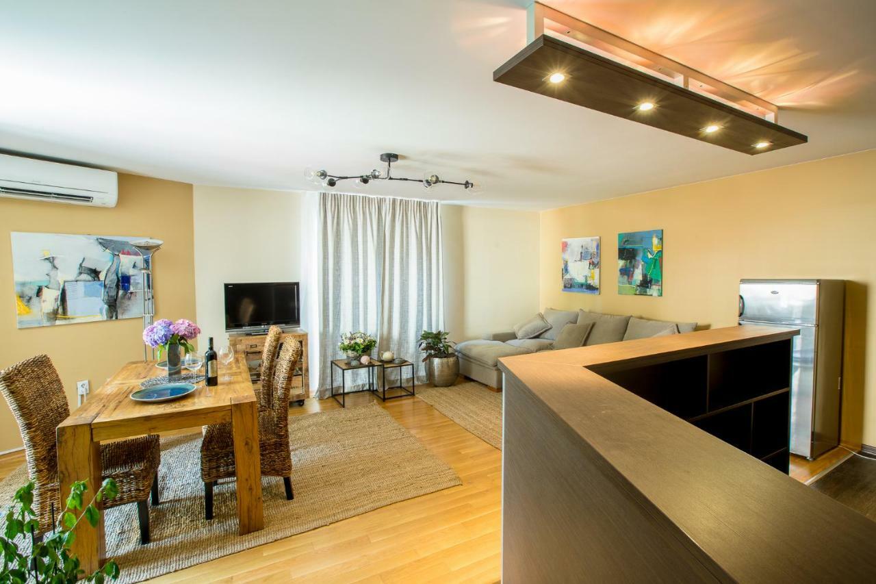 Este Apart 5 - Top Center